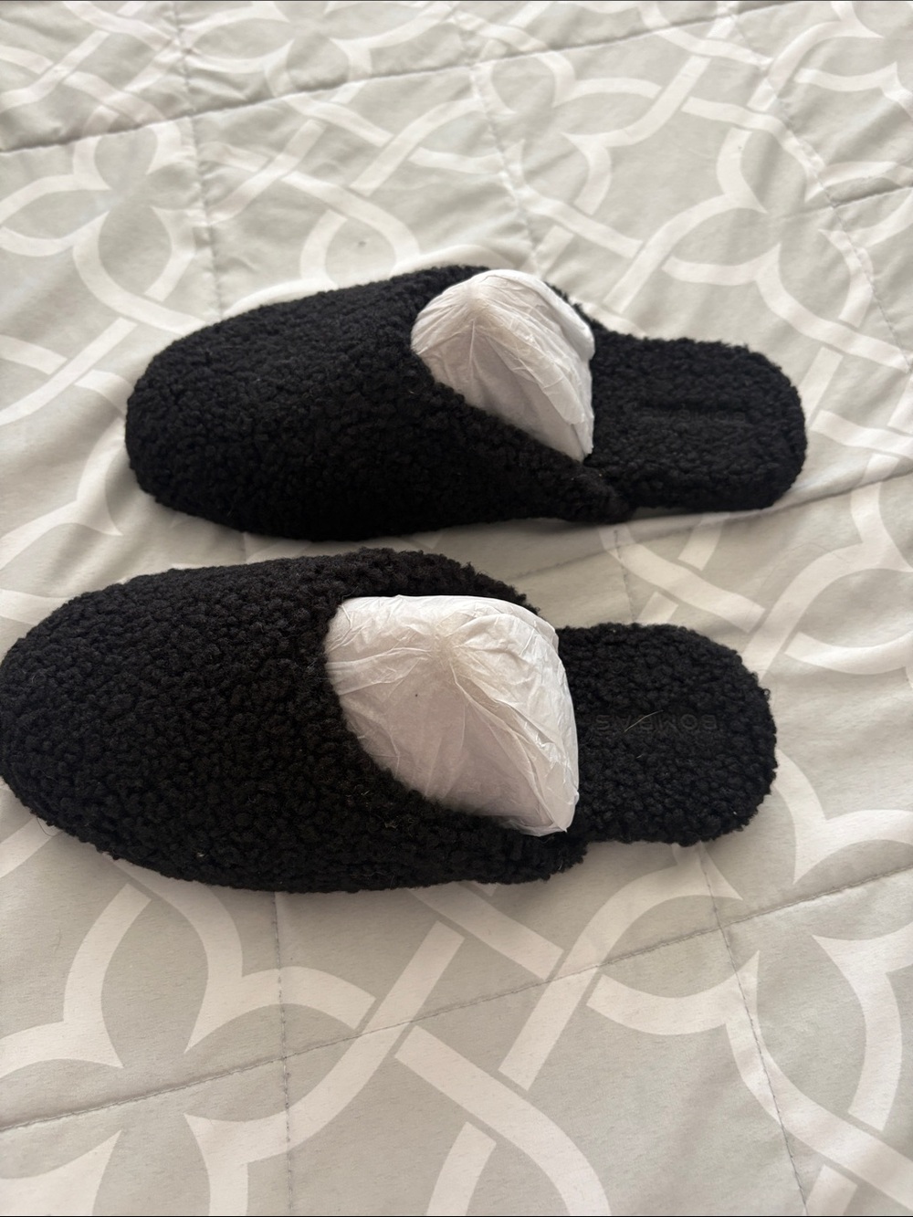 Bombas Black Sherpa Slip-On Women’s Slippers